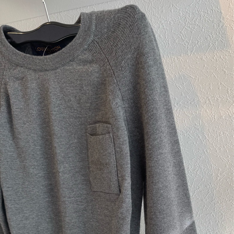 LV灰色前口袋毛衣-5