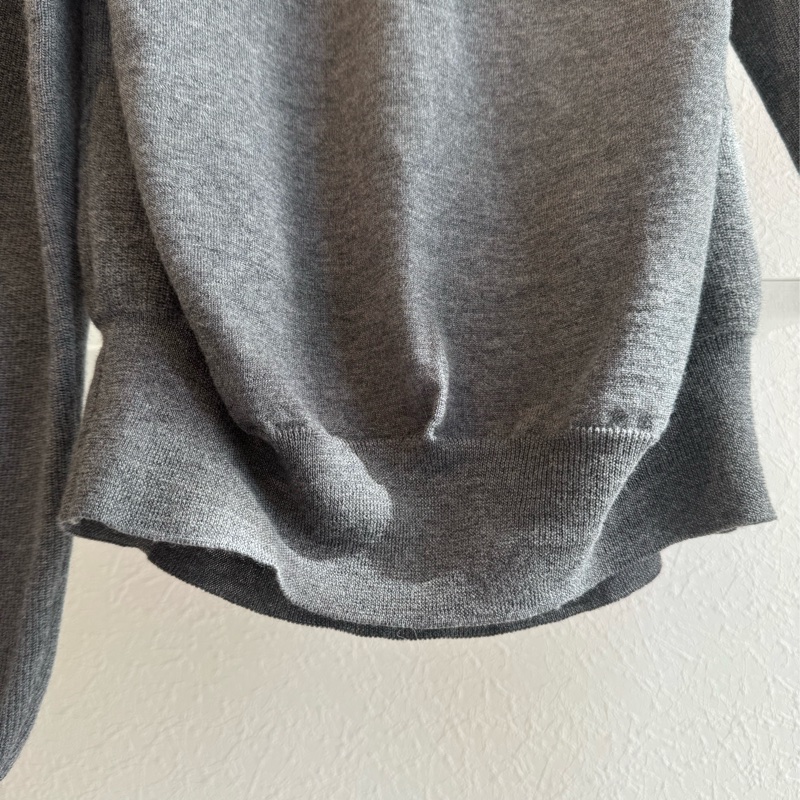 LV灰色前口袋毛衣-6