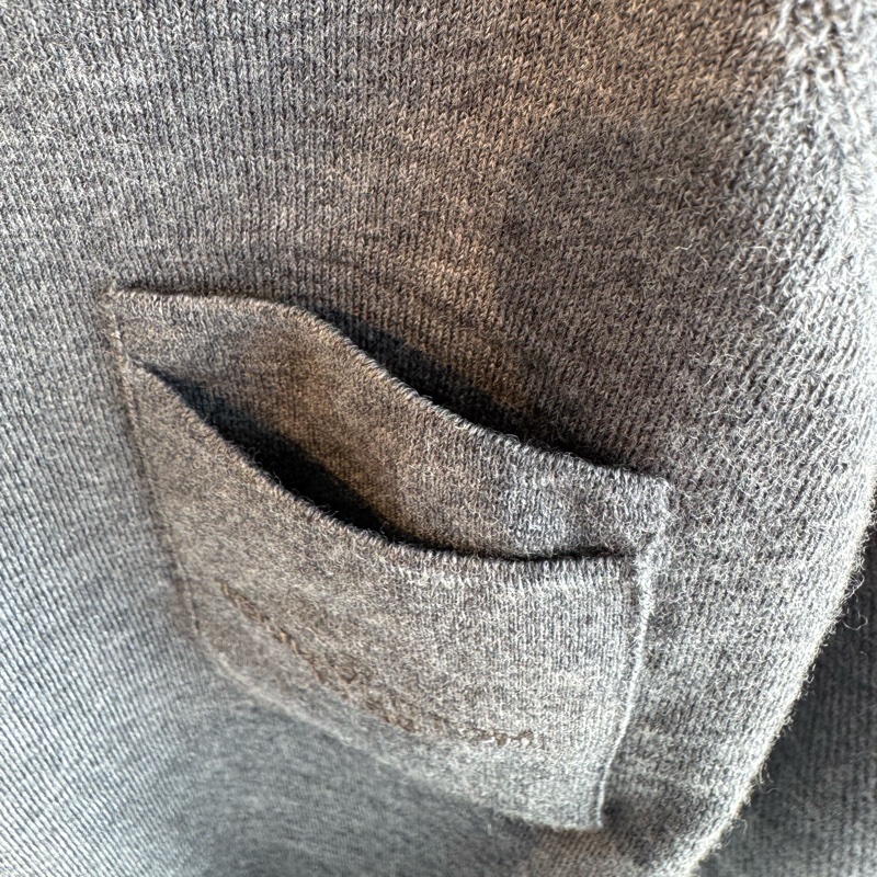 LV灰色前口袋毛衣-8