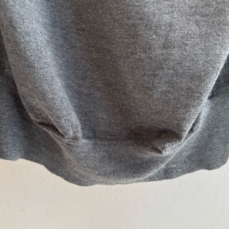 LV灰色前口袋毛衣-13