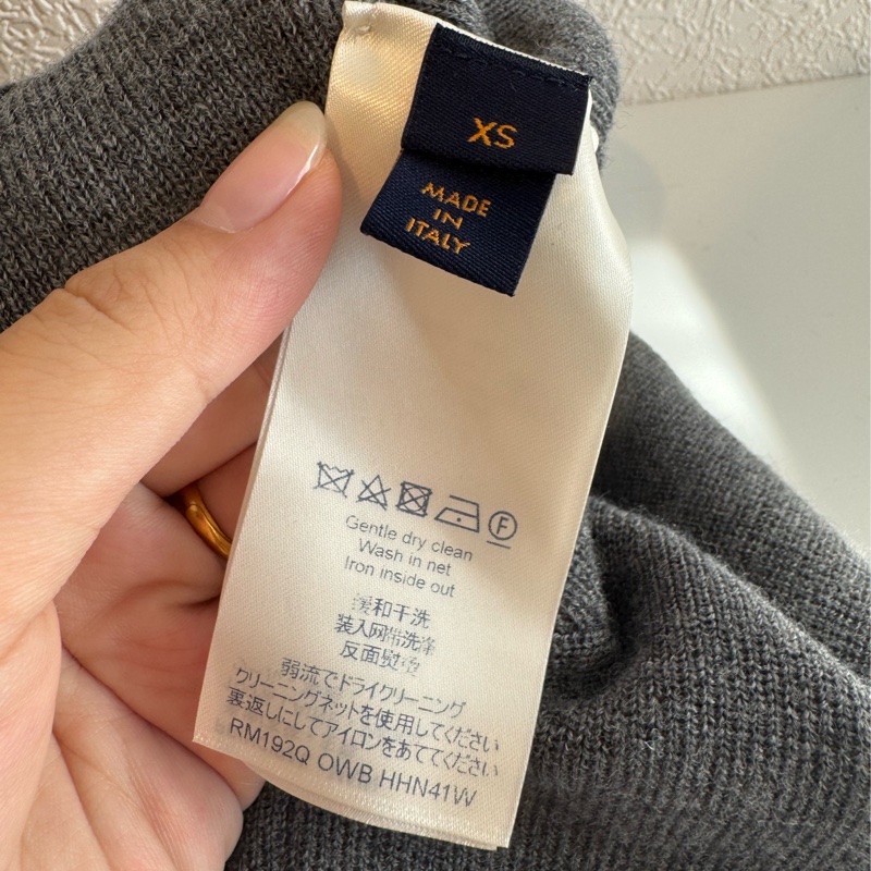 LV灰色前口袋毛衣-14