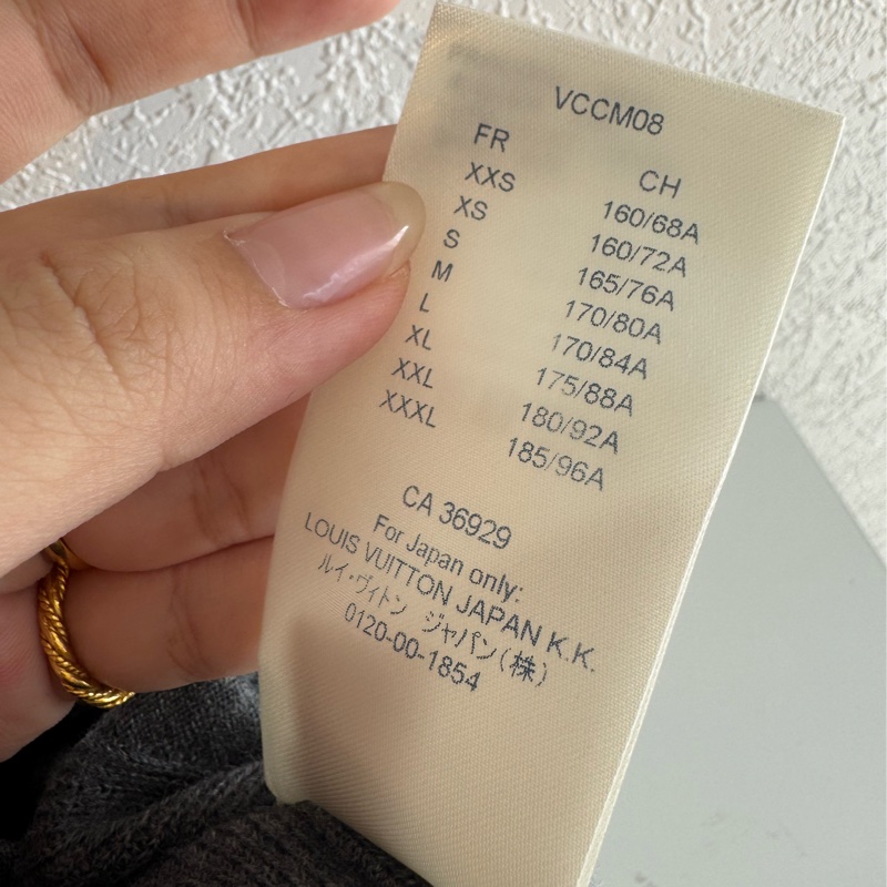 LV灰色前口袋毛衣-15