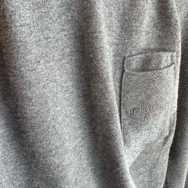 LV灰色前口袋毛衣-19