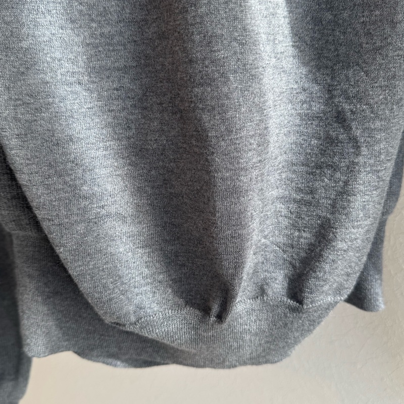 LV灰色前口袋毛衣-21