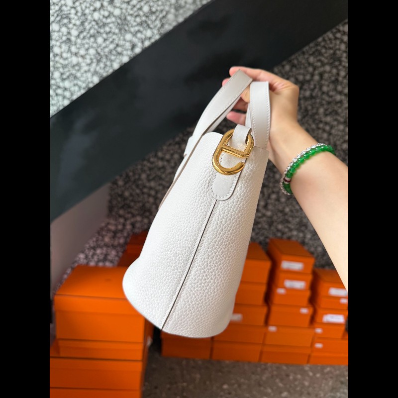 Hermes in the loop 18
Taurillon-1