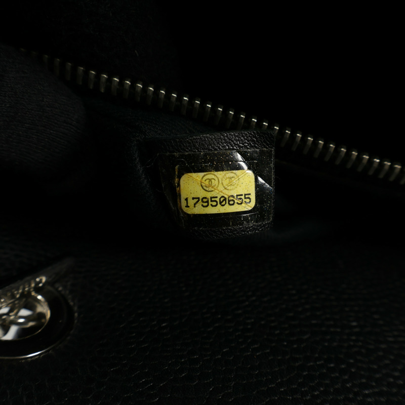 CHANEL 牛皮皮革Totebag銀扣手挽袋-13