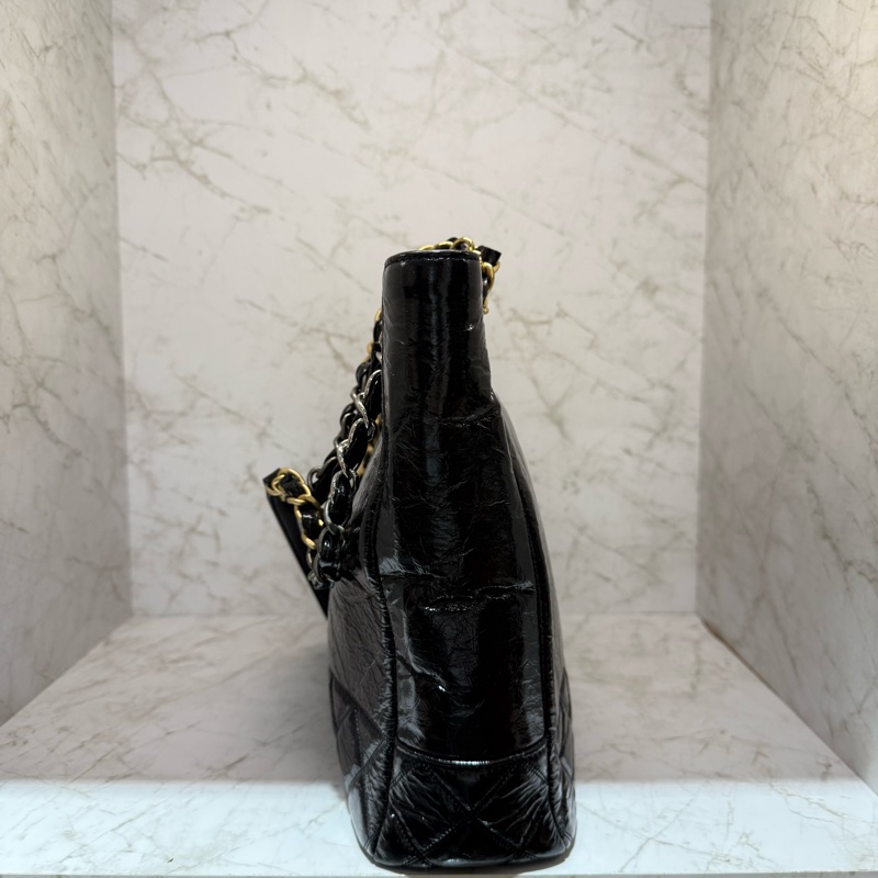 CHANEL黑色爆裂紋油蠟面金銀鍊托特包/30-2