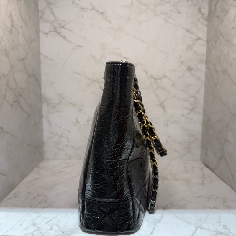 CHANEL黑色爆裂紋油蠟面金銀鍊托特包/30-3