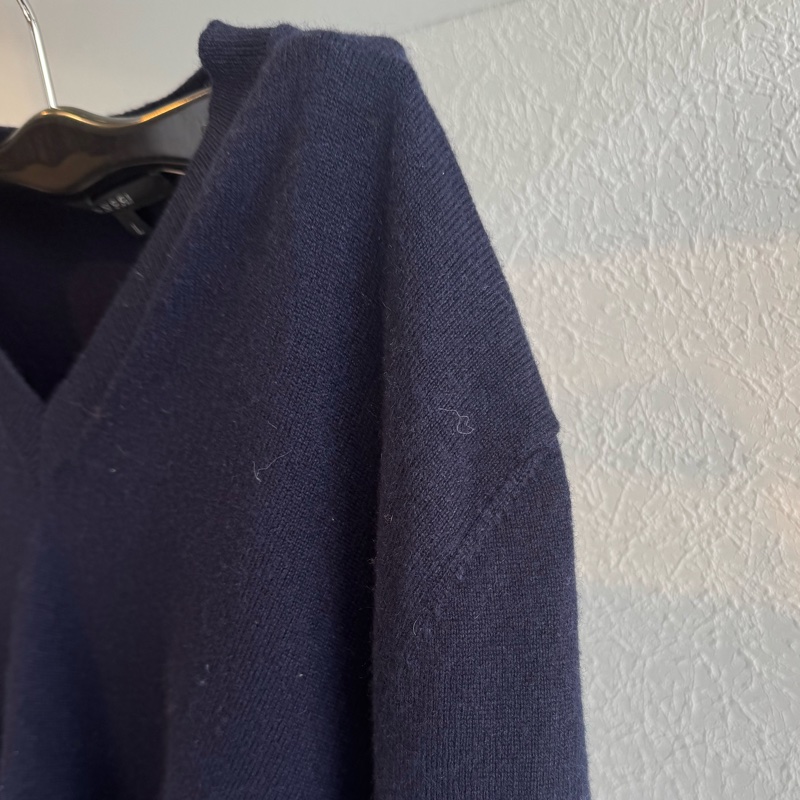 Gucci深藍v領針織毛衣-4