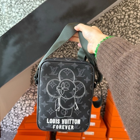 lv 太陽花斜挎相機包