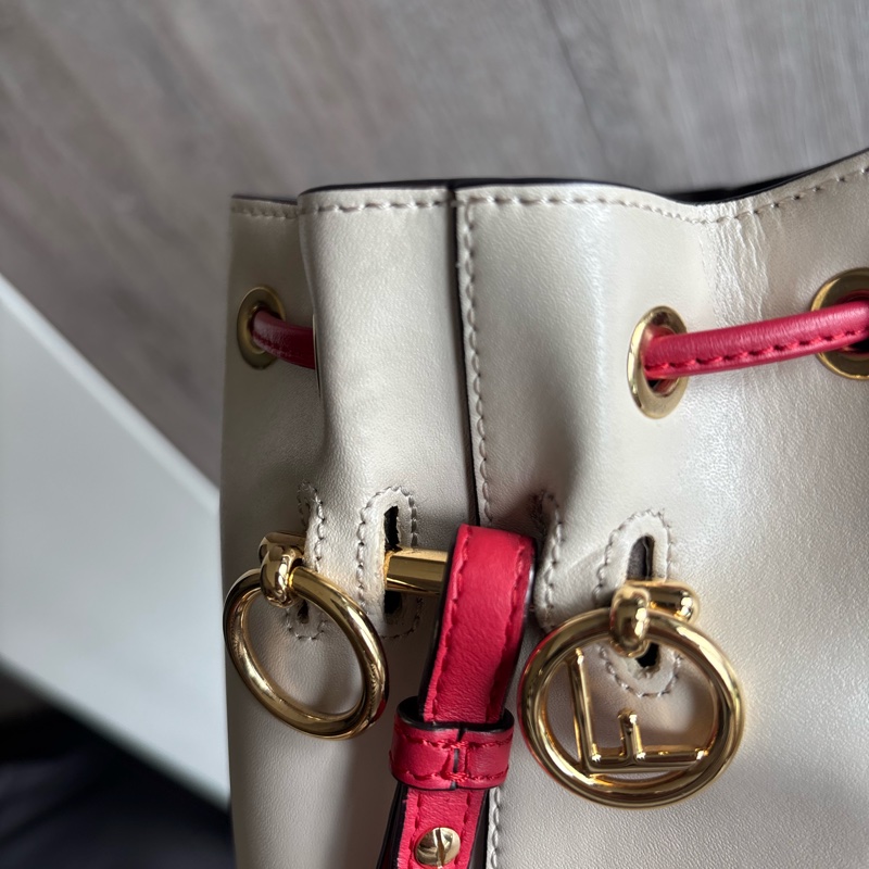 fendi 超紅的水桶包-15