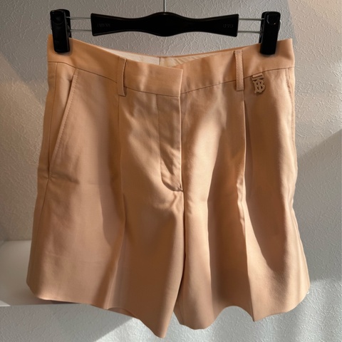 Burberry 粉橘色TB短褲