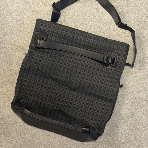 ISSEY MIYAKE 斜背托特包