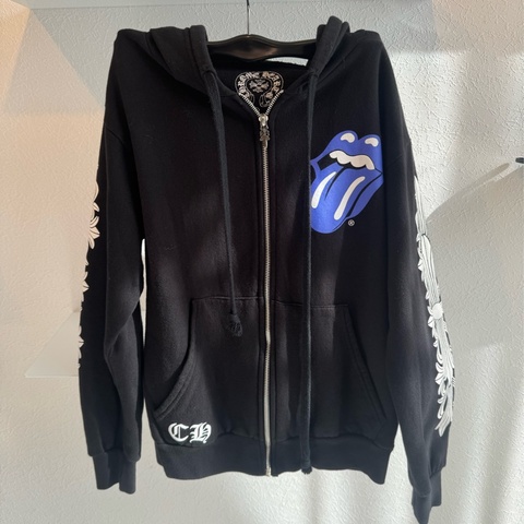 克羅心 紫嘴唇黑帽外套