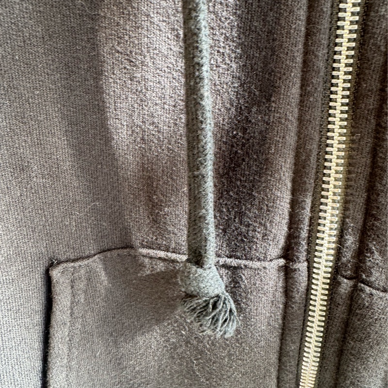 克羅心 紫嘴唇黑帽外套-4