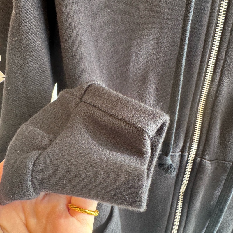 克羅心 紫嘴唇黑帽外套-6