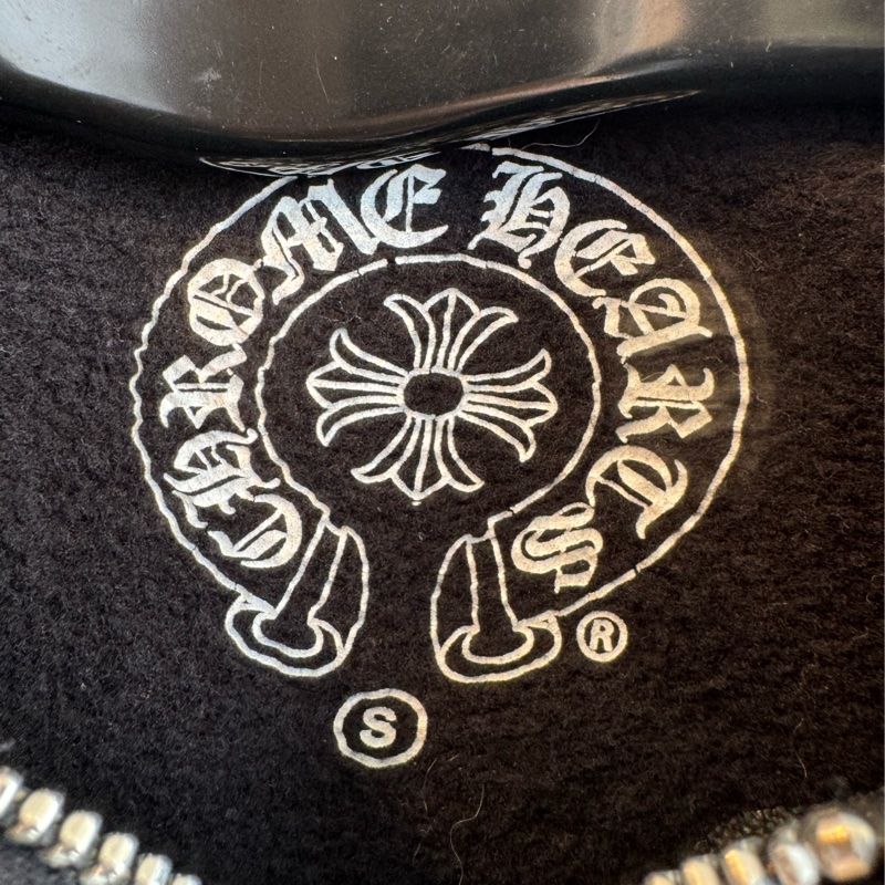 克羅心 紫嘴唇黑帽外套-16