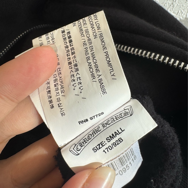 克羅心 紫嘴唇黑帽外套-49