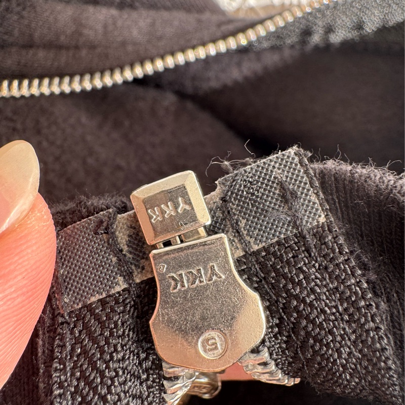 克羅心 紫嘴唇黑帽外套-50