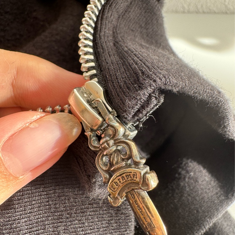 克羅心 紫嘴唇黑帽外套-52