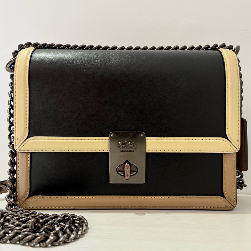 狀況佳✨ COACH 專櫃款 Hutton 撞色鏈條包 黑卡其❤️顏色超美-0