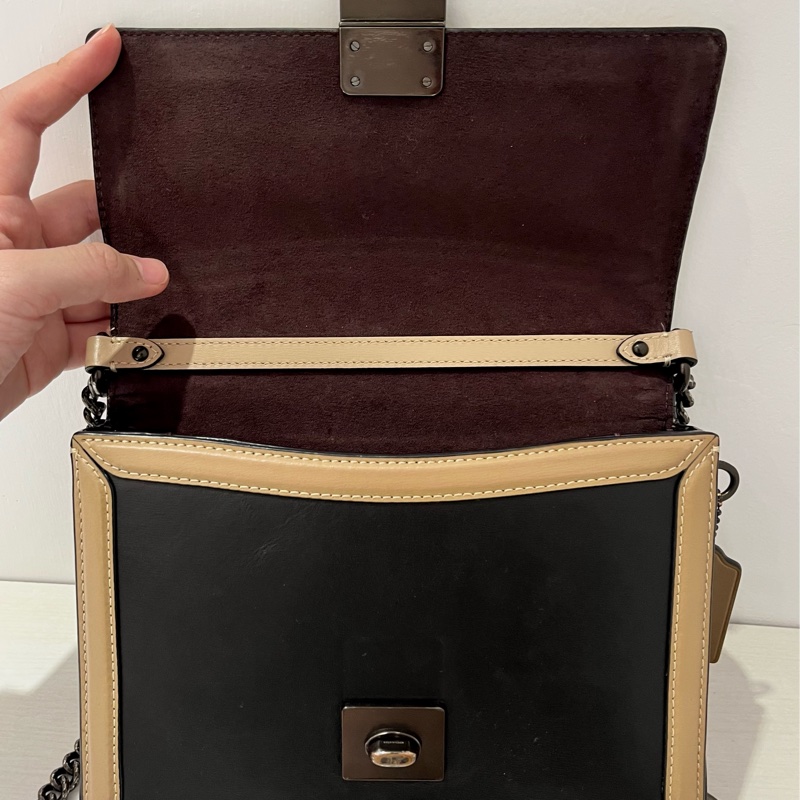 狀況佳✨ COACH 專櫃款 Hutton 撞色鏈條包 黑卡其❤️顏色超美-2