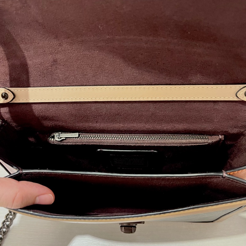 狀況佳✨ COACH 專櫃款 Hutton 撞色鏈條包 黑卡其❤️顏色超美-3