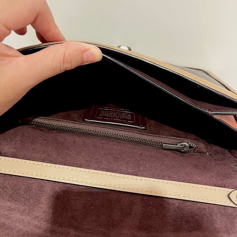 狀況佳✨ COACH 專櫃款 Hutton 撞色鏈條包 黑卡其❤️顏色超美-4