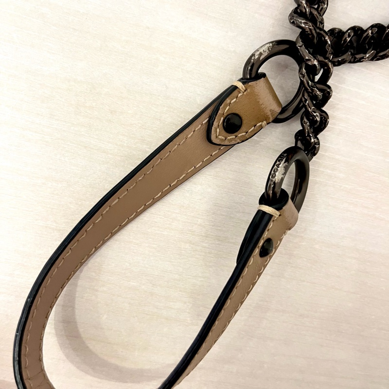 狀況佳✨ COACH 專櫃款 Hutton 撞色鏈條包 黑卡其❤️顏色超美-8