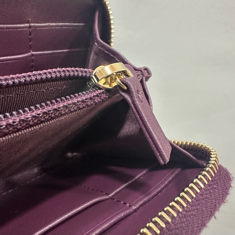 Chanel Ap0948 深紫色羊皮色雙C拉鏈中長夾 19-30