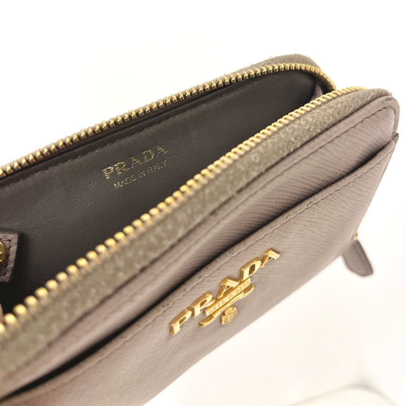 Prada 稀有大象灰 奶茶色鑰匙零錢包 Saffiano-4