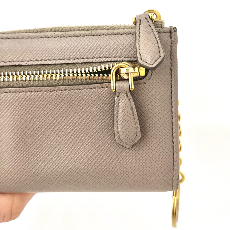 Prada 稀有大象灰 奶茶色鑰匙零錢包 Saffiano-6