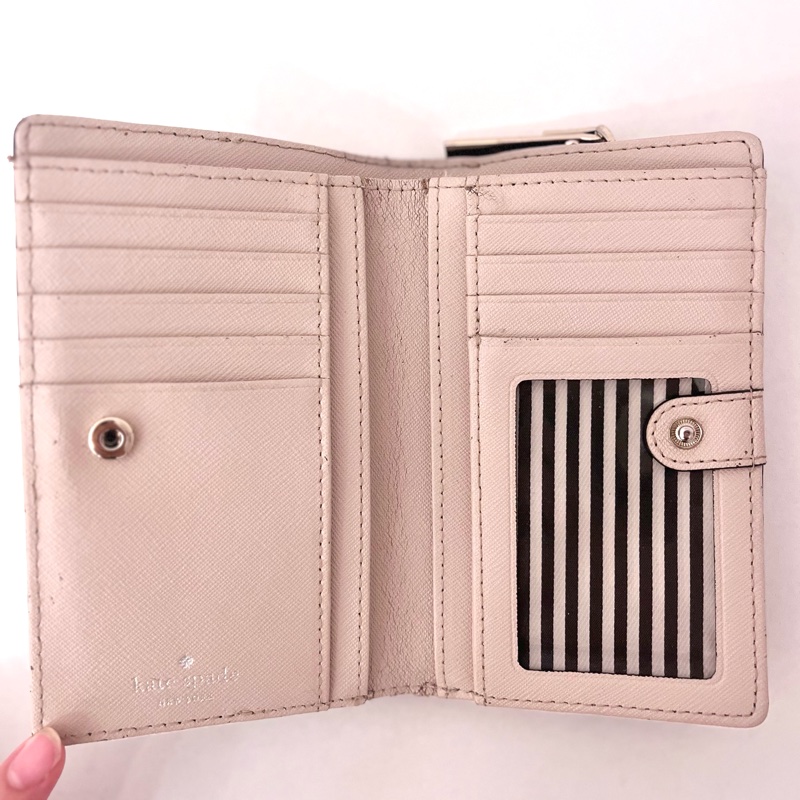 Kate Spade 防刮十字紋拼色雙折中夾錢包 黑色 x 杏色 Cameron Street Dara-2