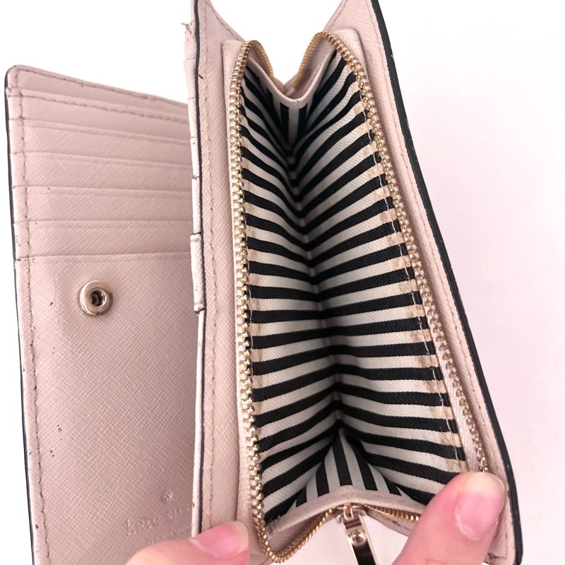 Kate Spade 防刮十字紋拼色雙折中夾錢包 黑色 x 杏色 Cameron Street Dara-4