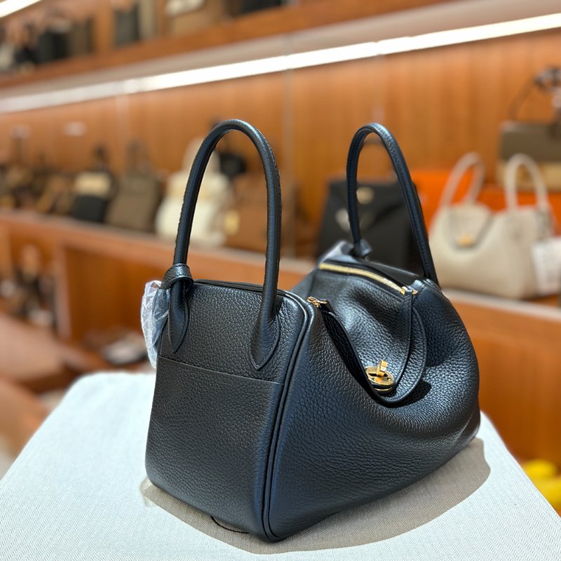 【現貨｜快速出貨】Hermès 愛馬仕 Lindy 26｜黑色金釦｜U刻 2022 年｜Taurillon Clemence 小牛皮-2
