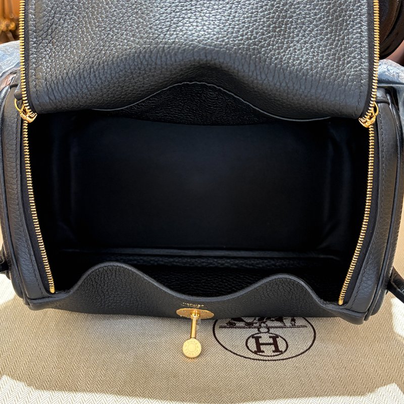【現貨｜快速出貨】Hermès 愛馬仕 Lindy 26｜黑色金釦｜U刻 2022 年｜Taurillon Clemence 小牛皮-20