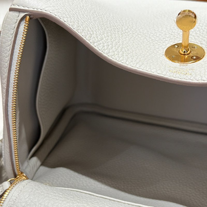 【現貨｜快速出貨】Hermès 愛馬仕 Lindy 26 奶昔白｜C刻 2018年｜金釦柔霧優雅配色｜Taurillon Clemence 小牛皮-10