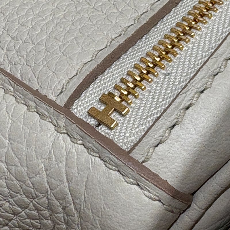 【現貨｜快速出貨】Hermès 愛馬仕 Lindy 26 奶昔白｜C刻 2018年｜金釦柔霧優雅配色｜Taurillon Clemence 小牛皮-12