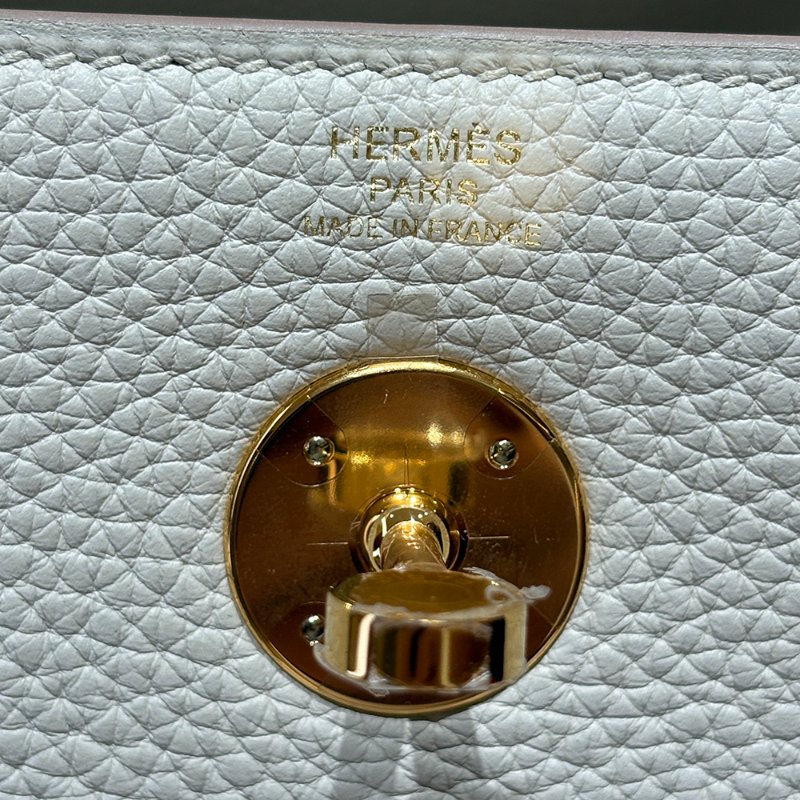 【現貨｜快速出貨】Hermès 愛馬仕 Lindy 26 奶昔白｜C刻 2018年｜金釦柔霧優雅配色｜Taurillon Clemence 小牛皮-13
