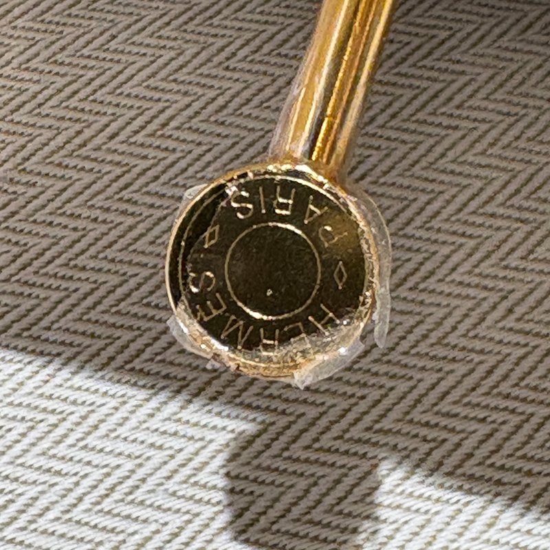 【現貨｜快速出貨】Hermès 愛馬仕 Lindy 26 奶昔白｜C刻 2018年｜金釦柔霧優雅配色｜Taurillon Clemence 小牛皮-15