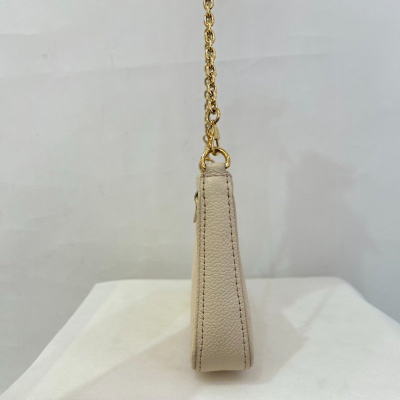 LV米白壓紋腋下包-1