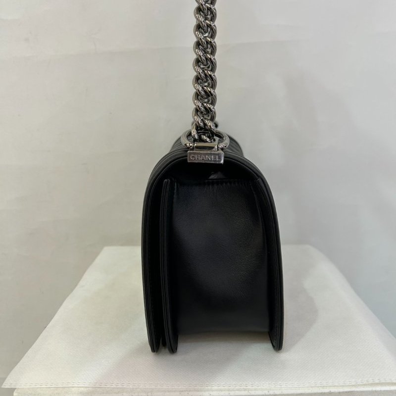 CHANEL黑牛皮菱格銀鍊BOY 25CM-1