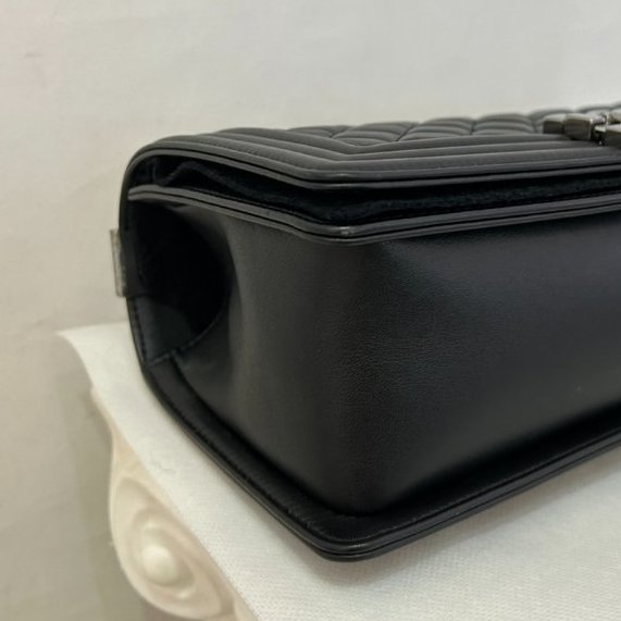 CHANEL黑牛皮菱格銀鍊BOY 25CM-5