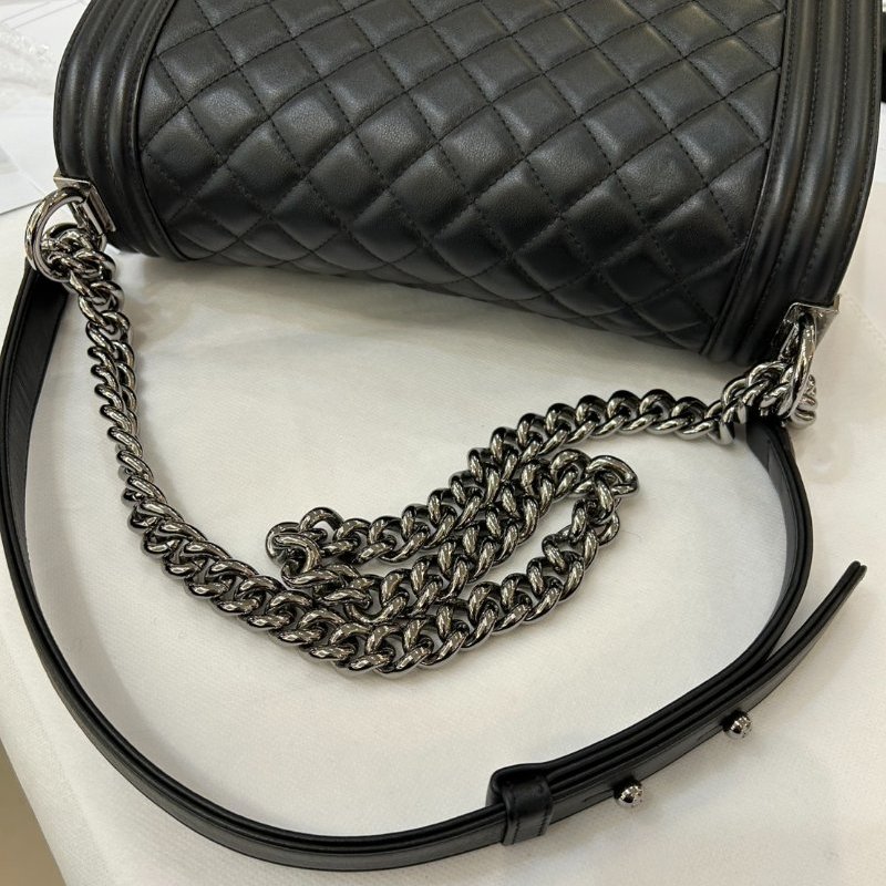 CHANEL黑牛皮菱格銀鍊BOY 25CM-9