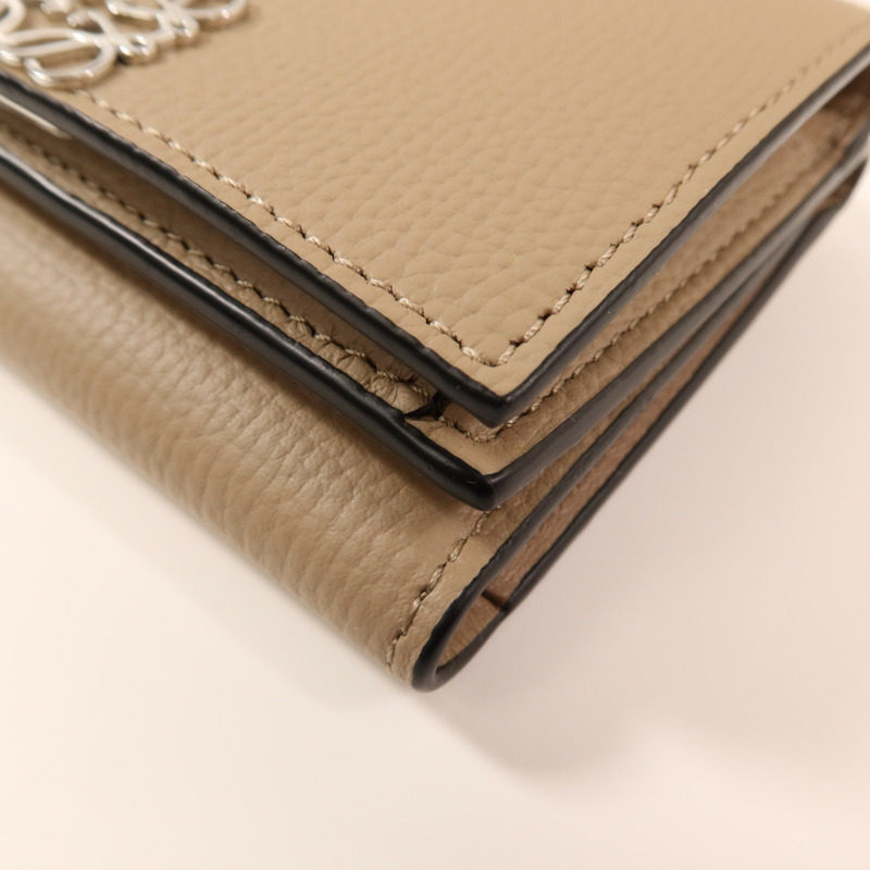 LOEWE 牛皮皮革Anagram Trifold Wallet銀扣錢包-10