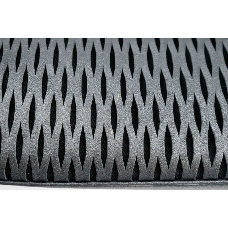 CHANEL香奈兒鏤空皮革鏈條托特包-5