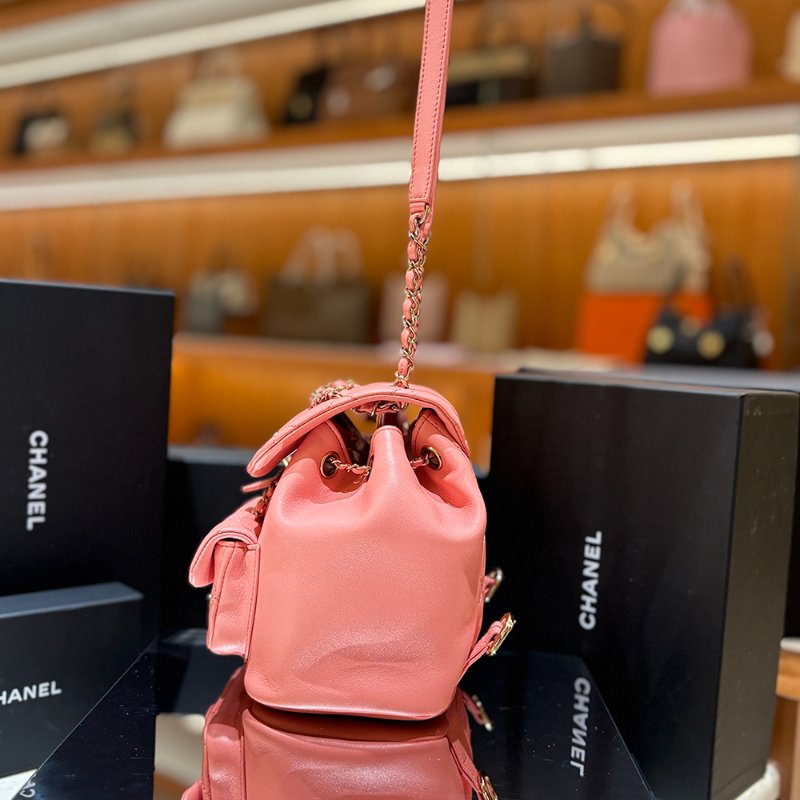【現貨｜夢幻逸品】Chanel Duma Mini 後背包｜經典粉 × 金釦 晶片款｜可甜可鹽的全能穿搭包｜香奈兒CC Logo 雙層口袋設計-11