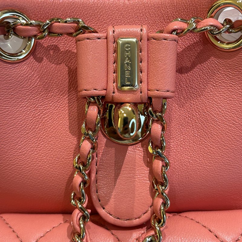 【現貨｜夢幻逸品】Chanel Duma Mini 後背包｜經典粉 × 金釦 晶片款｜可甜可鹽的全能穿搭包｜香奈兒CC Logo 雙層口袋設計-16