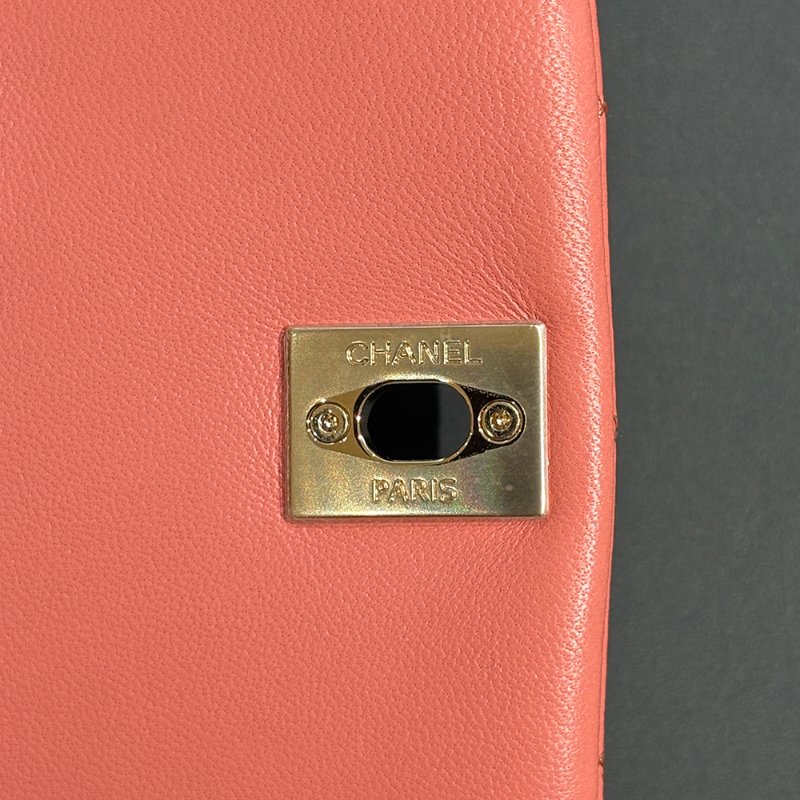 【現貨｜夢幻逸品】Chanel Duma Mini 後背包｜經典粉 × 金釦 晶片款｜可甜可鹽的全能穿搭包｜香奈兒CC Logo 雙層口袋設計-18