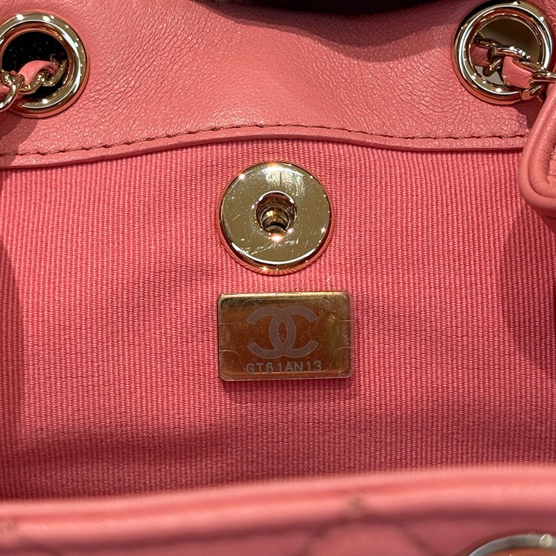 【現貨｜夢幻逸品】Chanel Duma Mini 後背包｜經典粉 × 金釦 晶片款｜可甜可鹽的全能穿搭包｜香奈兒CC Logo 雙層口袋設計-24